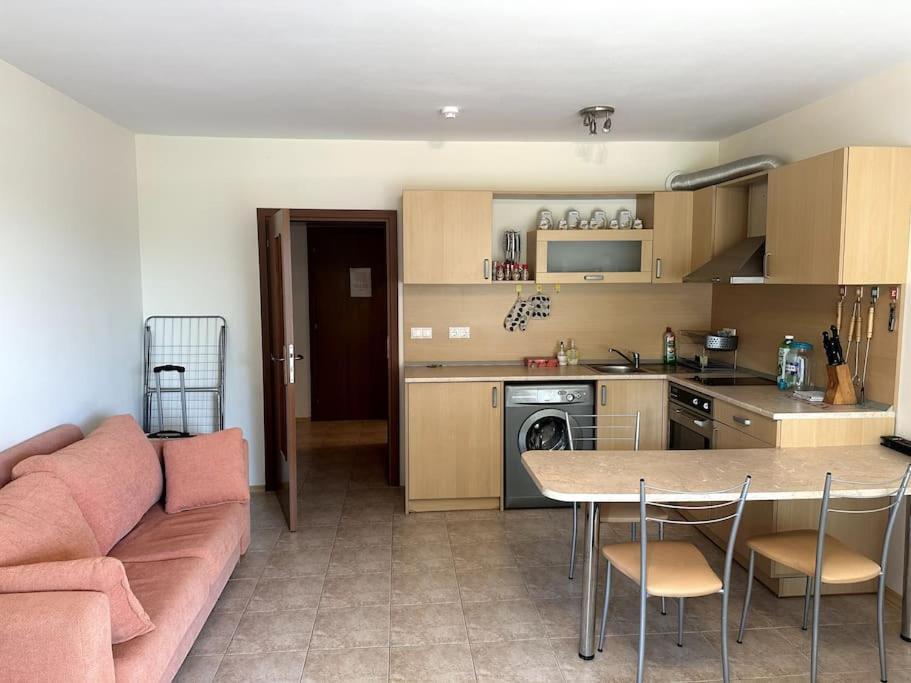 Spacious Fully Furnished Studio In Kavarna Apart Hotel Exterior photo