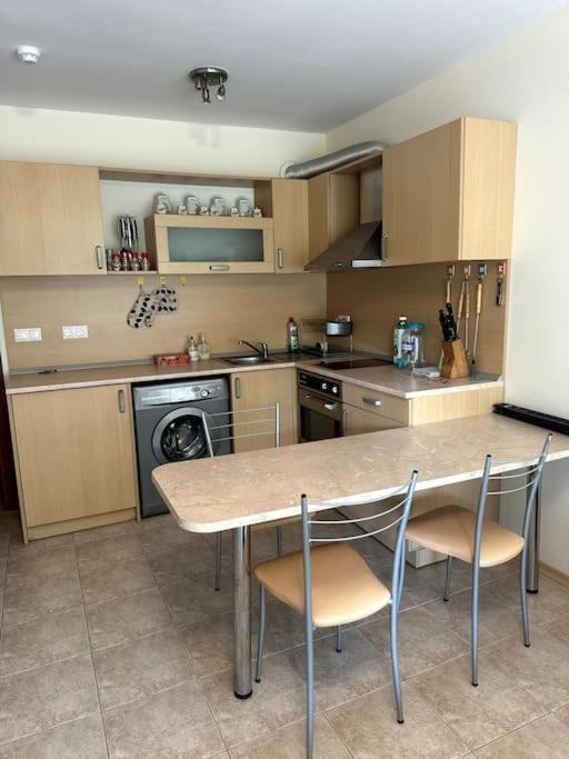 Spacious Fully Furnished Studio In Kavarna Apart Hotel Exterior photo
